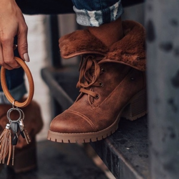 LIAM Vegan Fur Boot - TAN - Picture 2 of 3